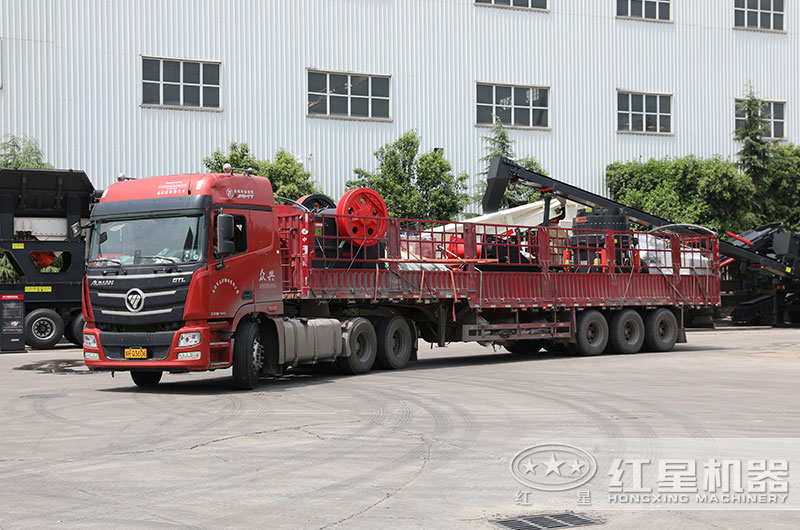 日产万吨玄武岩石子破碎机装车发货 日产万吨玄武岩石子破碎机装车发货