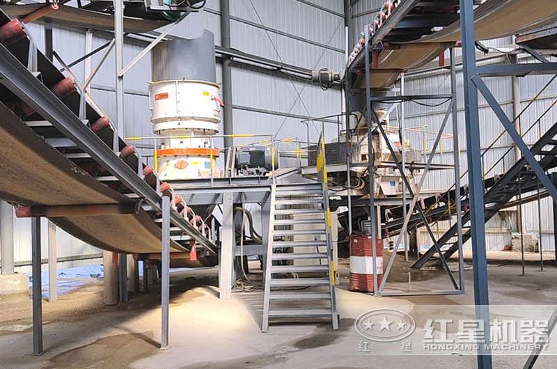 花岗岩碎石机工作现场实拍图 花岗岩碎石机工作现场实拍图