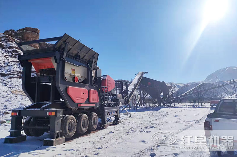 轮胎式移动破碎机工作现场实拍图 轮胎式移动破碎机工作现场实拍图