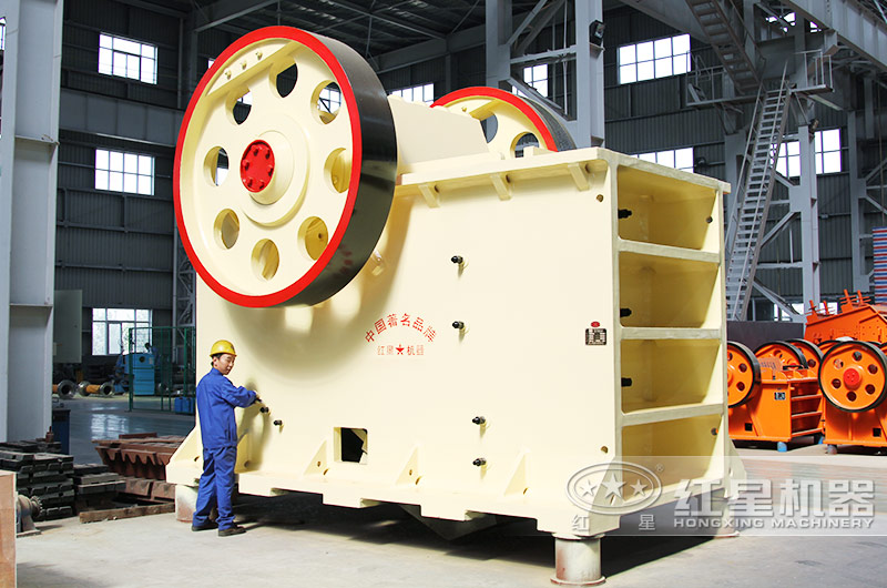 大型破碎石子机图片 大型破碎石子机图片