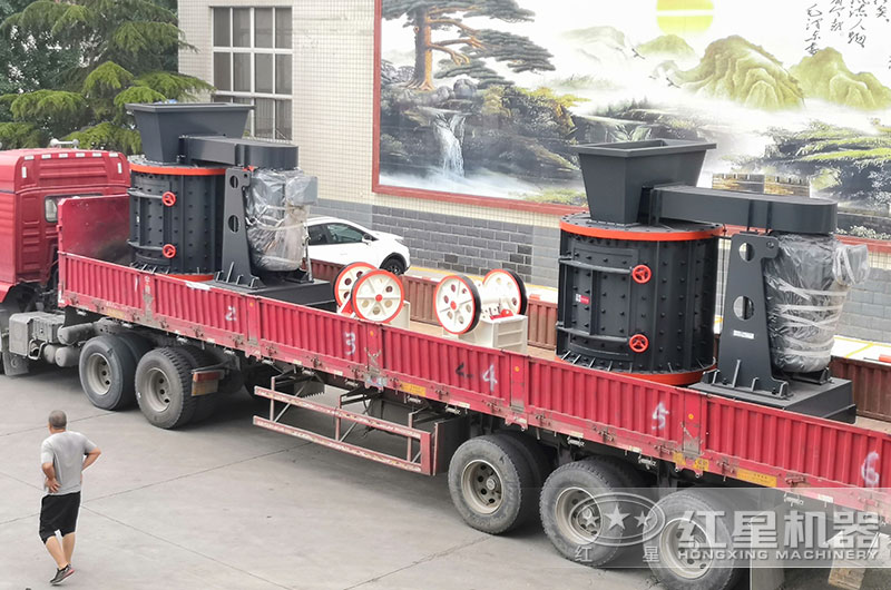 两台复合式制沙机装车发货 两台复合式制沙机装车发货