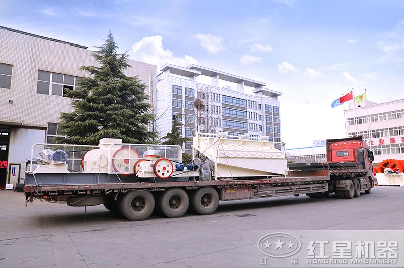 冰球突破厂家的对辊破发货现场 冰球突破厂家的对辊破发货现场