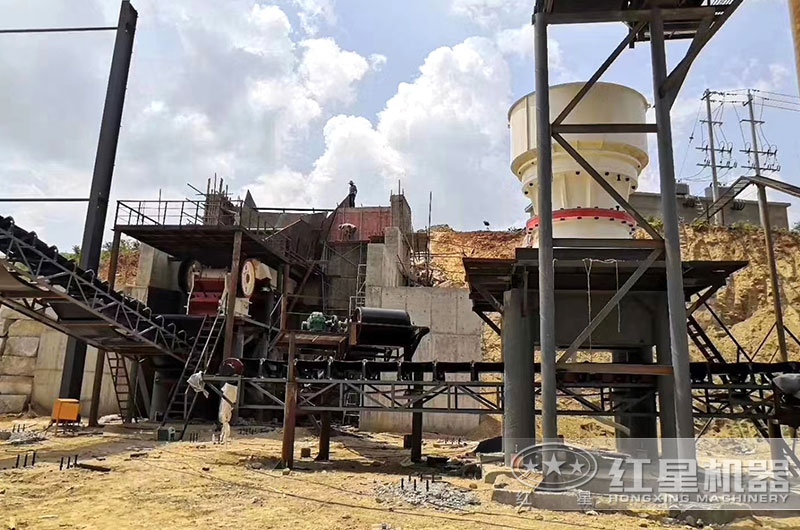 铝矿石加工现场实拍图 铝矿石加工现场实拍图